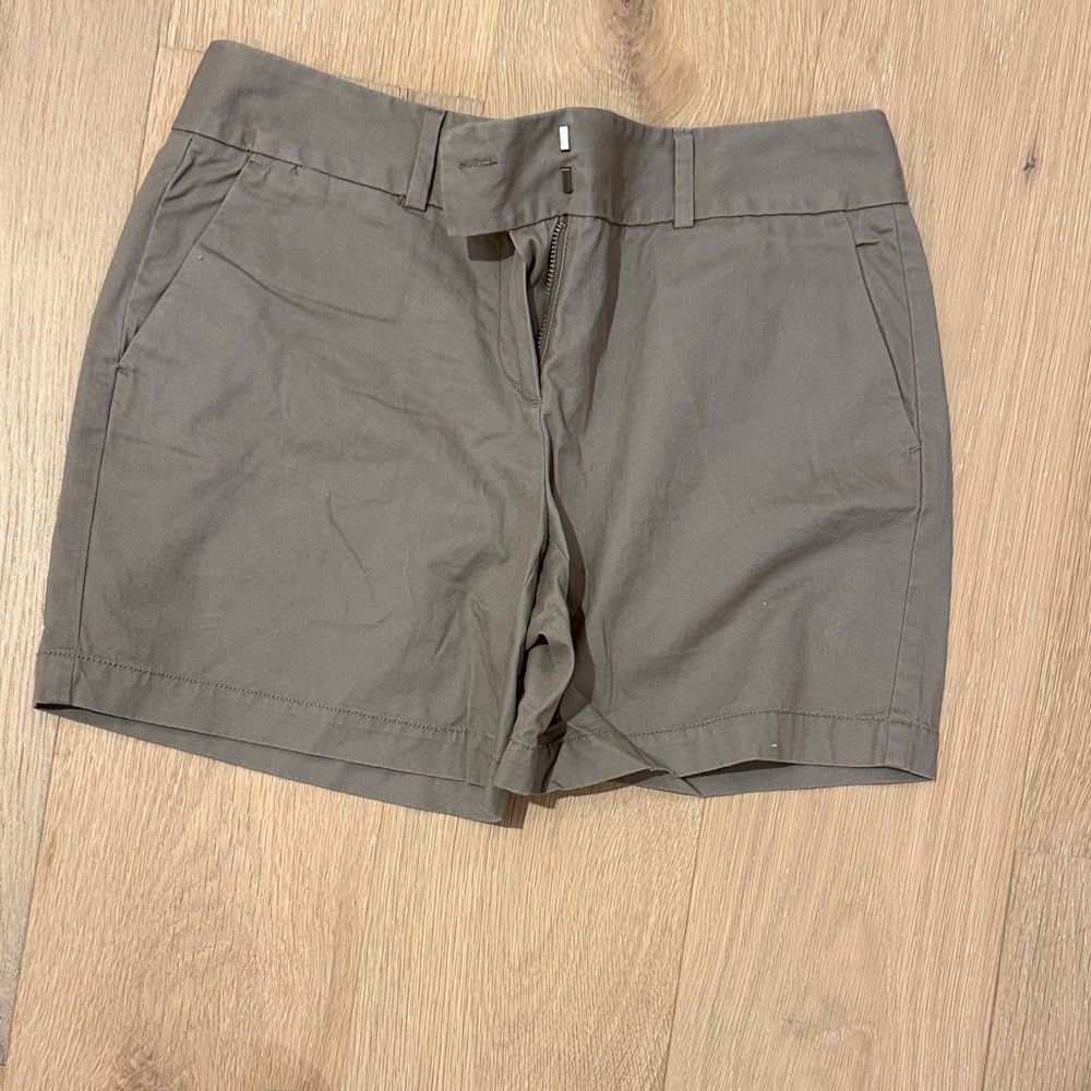 NWT LOFT Women's Tan Shorts 6” Inseam size 4